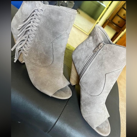 Suede open toed bootie size 8 - Picture 2 of 4